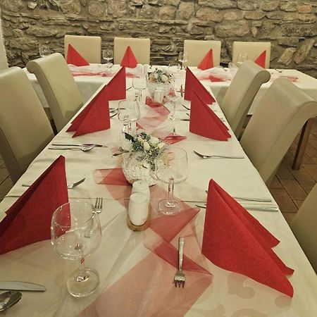 Hotel U Mesta Prahy Náchod Kültér fotó
