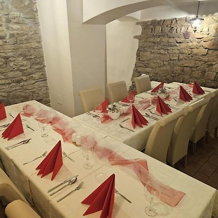 Hotel U Mesta Prahy Náchod Kültér fotó