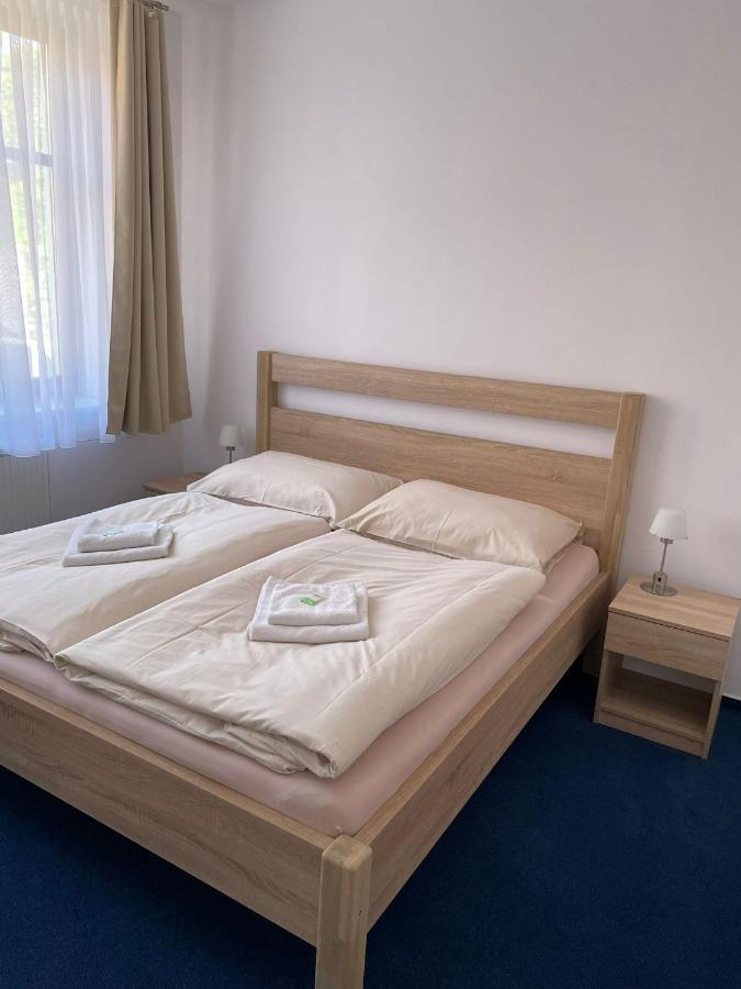 Hotel U Mesta Prahy Náchod Kültér fotó