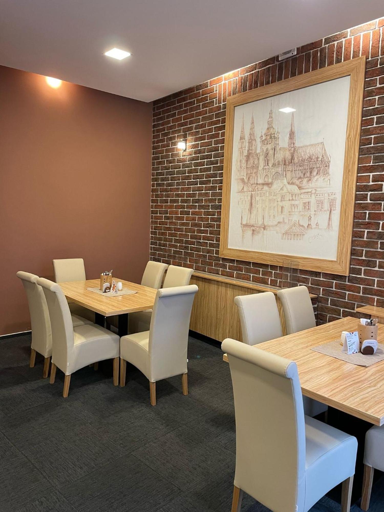 Hotel U Mesta Prahy Náchod Kültér fotó