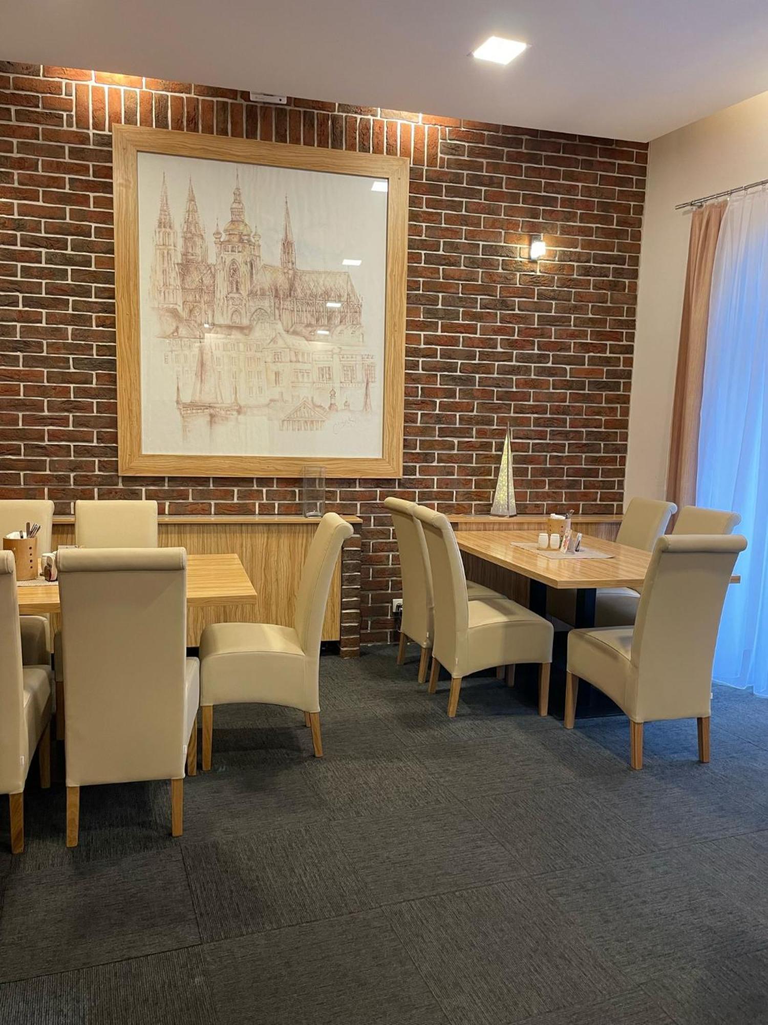 Hotel U Mesta Prahy Náchod Kültér fotó