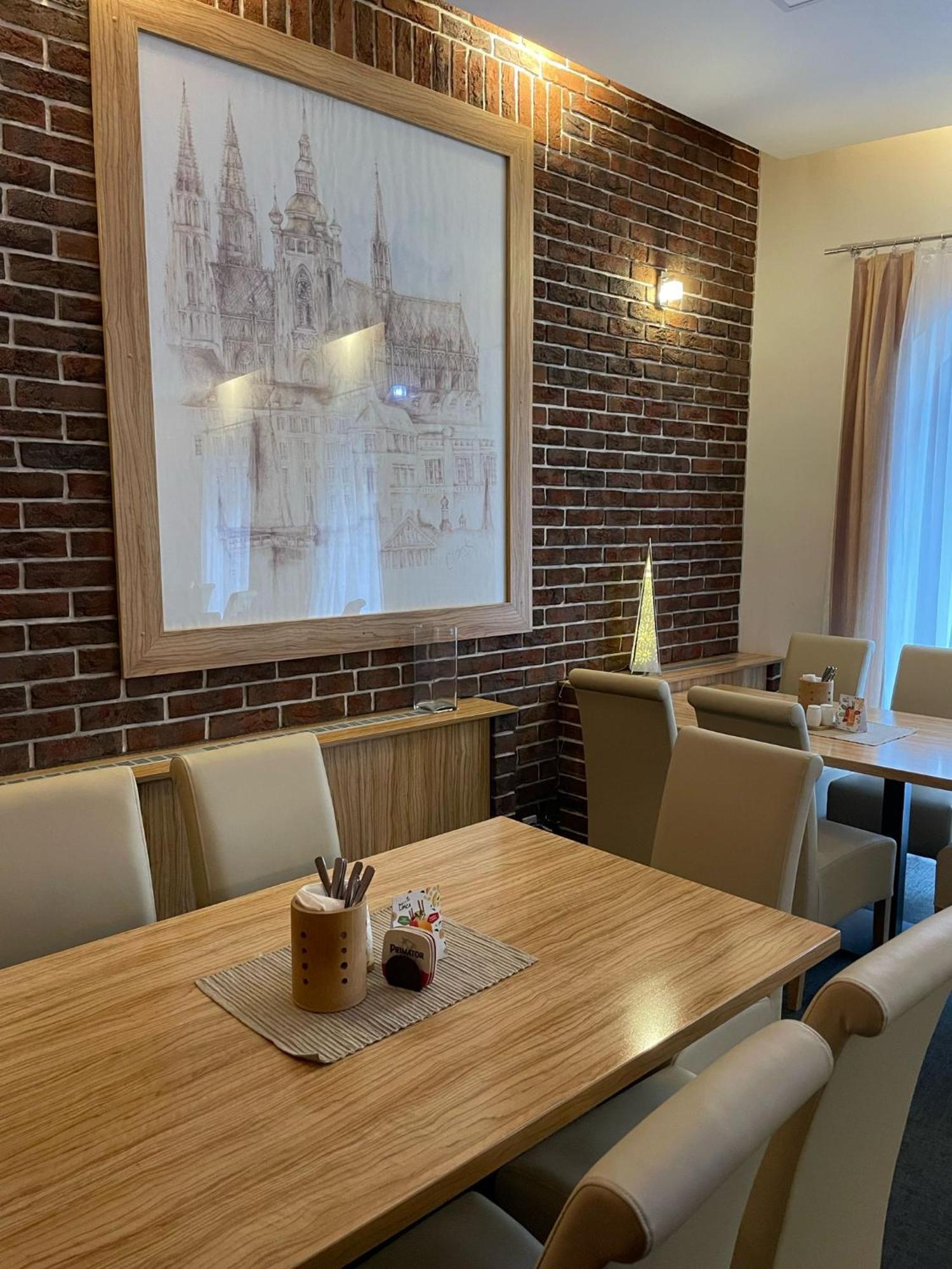 Hotel U Mesta Prahy Náchod Kültér fotó