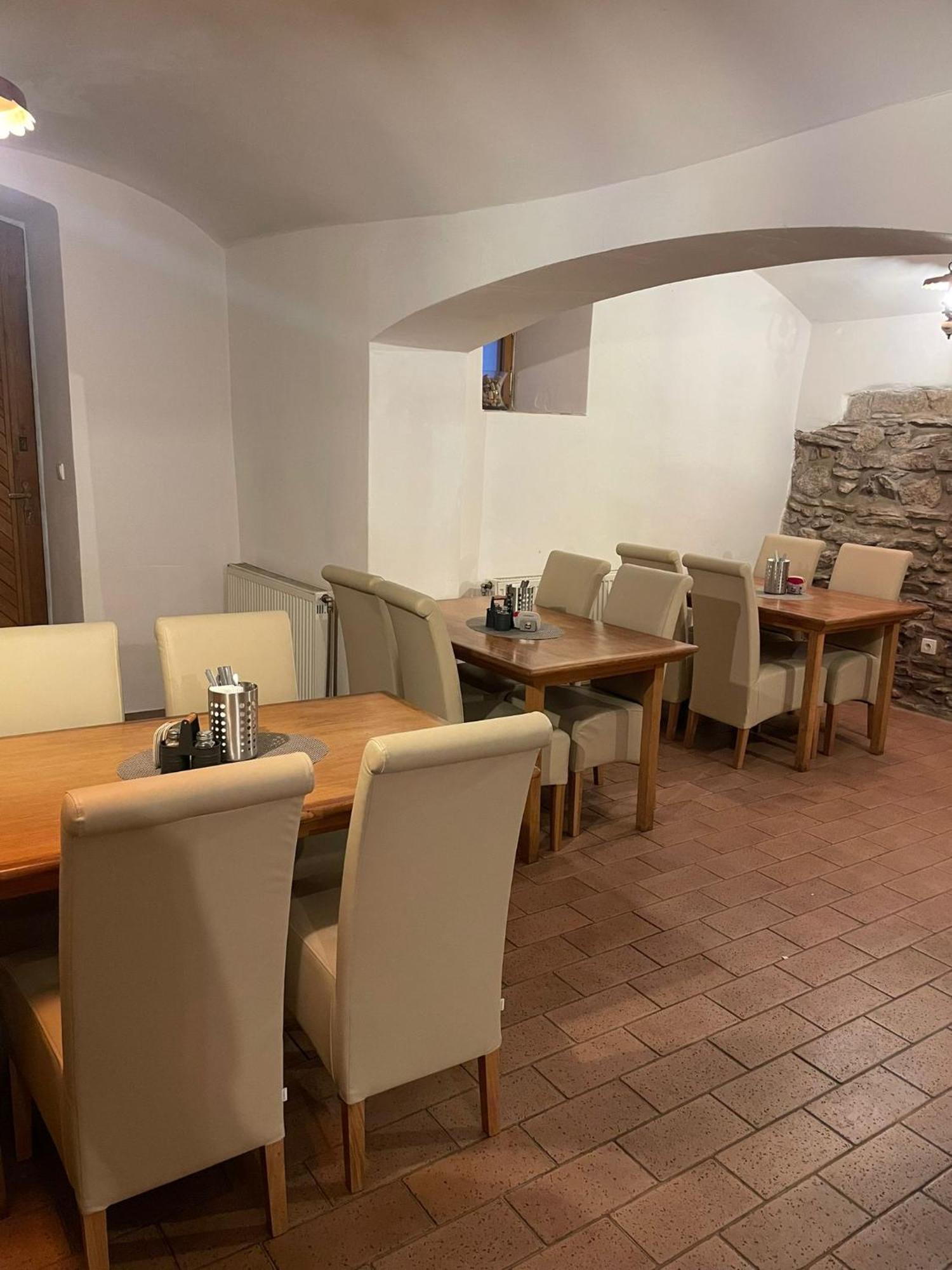 Hotel U Mesta Prahy Náchod Kültér fotó